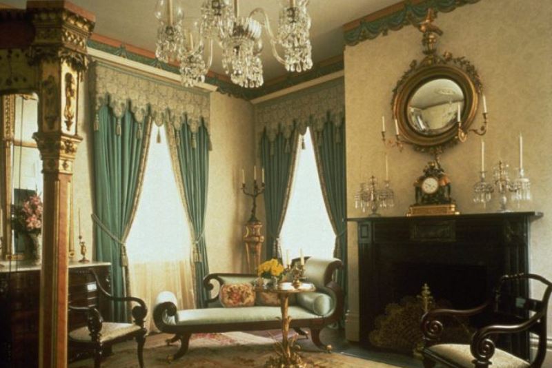 Viktorijanska soba sa zavjesama