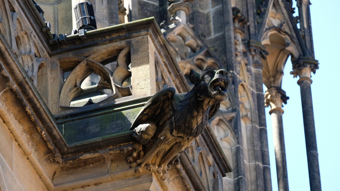 st-vitus-cathedral-g037012f38_1920.jpg